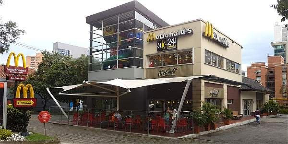 El local de McDonald's en El Poblado se ha convertido en un clásico de Medellín. Está allí desde hace 14 años.