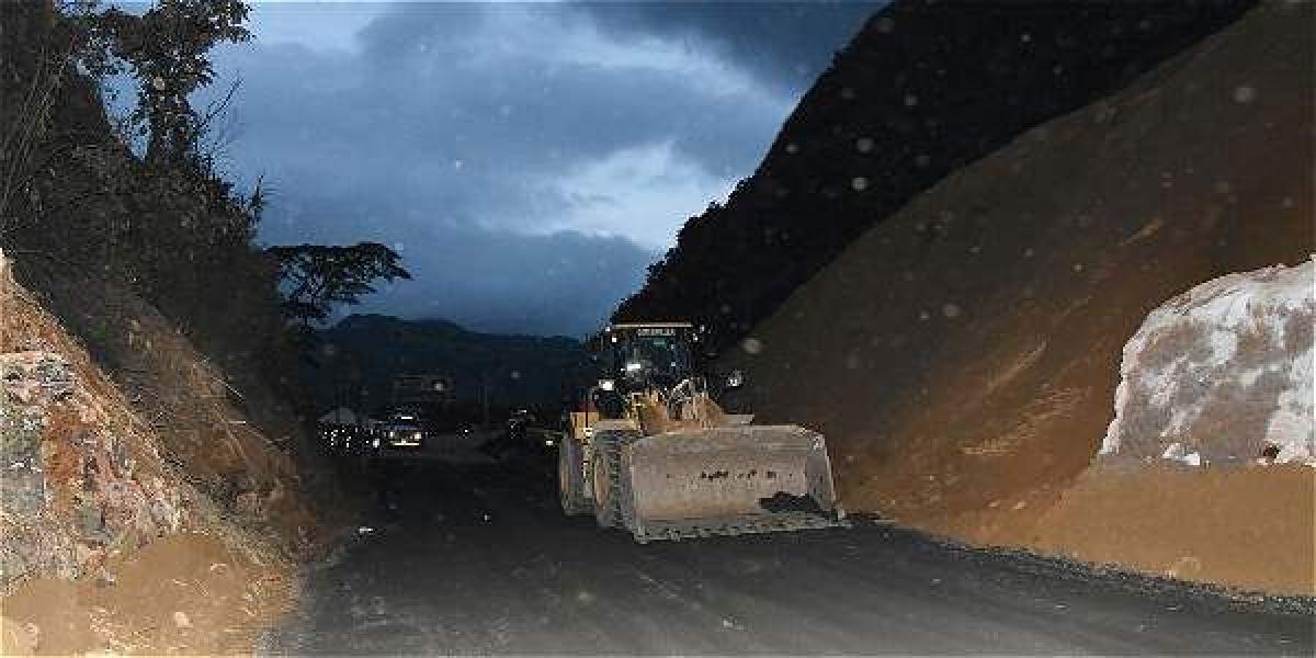 La autopista ha permanecido cerrada desde el 28 de diciembre en el kilómetro 14+350 lo que ha causado millonarias pérdidas. Cortesía Devimed