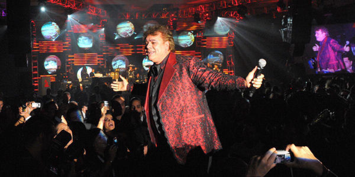 En noviembre del 2009, el cantautor fue honrado en los Grammy latinos como Persona del año. La ceremonia se realizó en el Mandalay Bay Resort de Las Vegas.