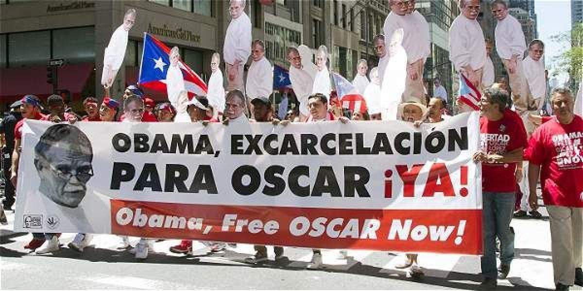 Fotografía de archivo del 12 de junio de 2016 de una manifestación a favor de la excarcelación del independentista puertorriqueño Oscar López Rivera en Washington (EE.UU.).
