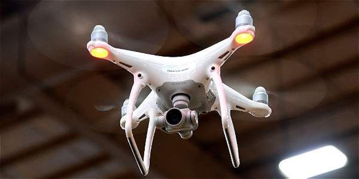 El Gobierno  anunció que a partir de este lunes y durante una semana estarán suspendidos los vuelos de drones en todo el territorio.