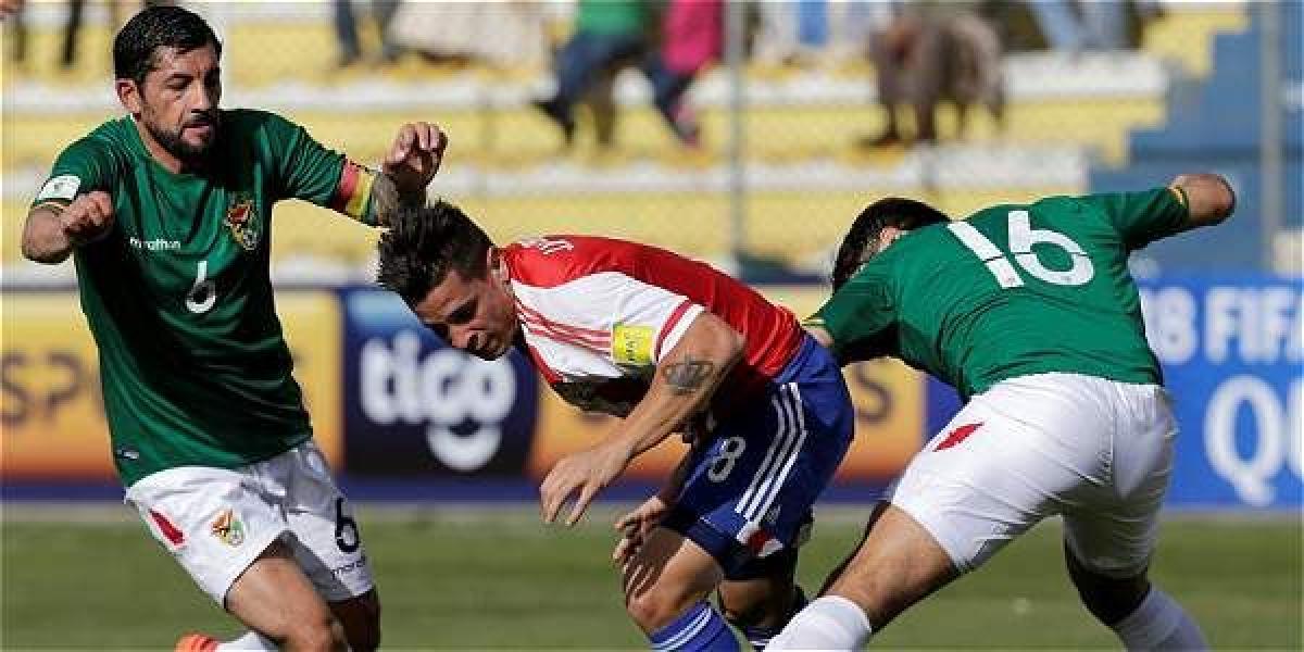 Acción de juego del partido entre Bolivia y Paraguay.