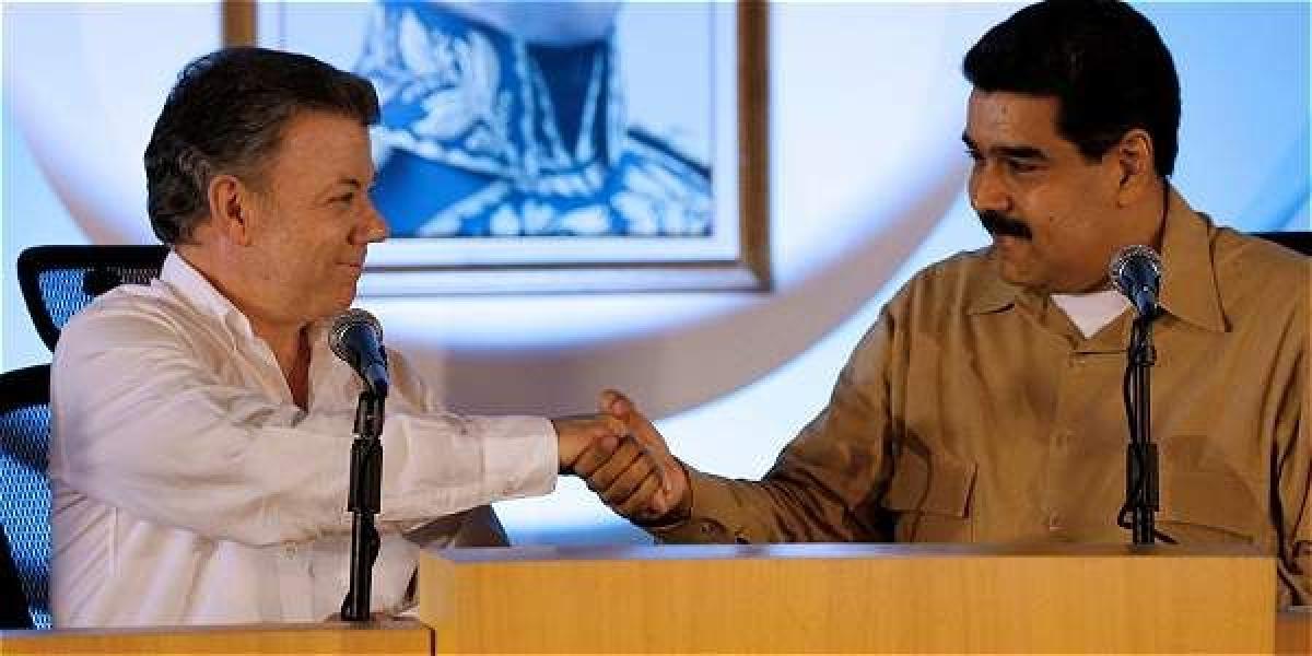 Los presidentes Juan Manuel Santos y Nicolás Maduro durante el anuncio de la reapertura gradual de la frontera entre ambos países.