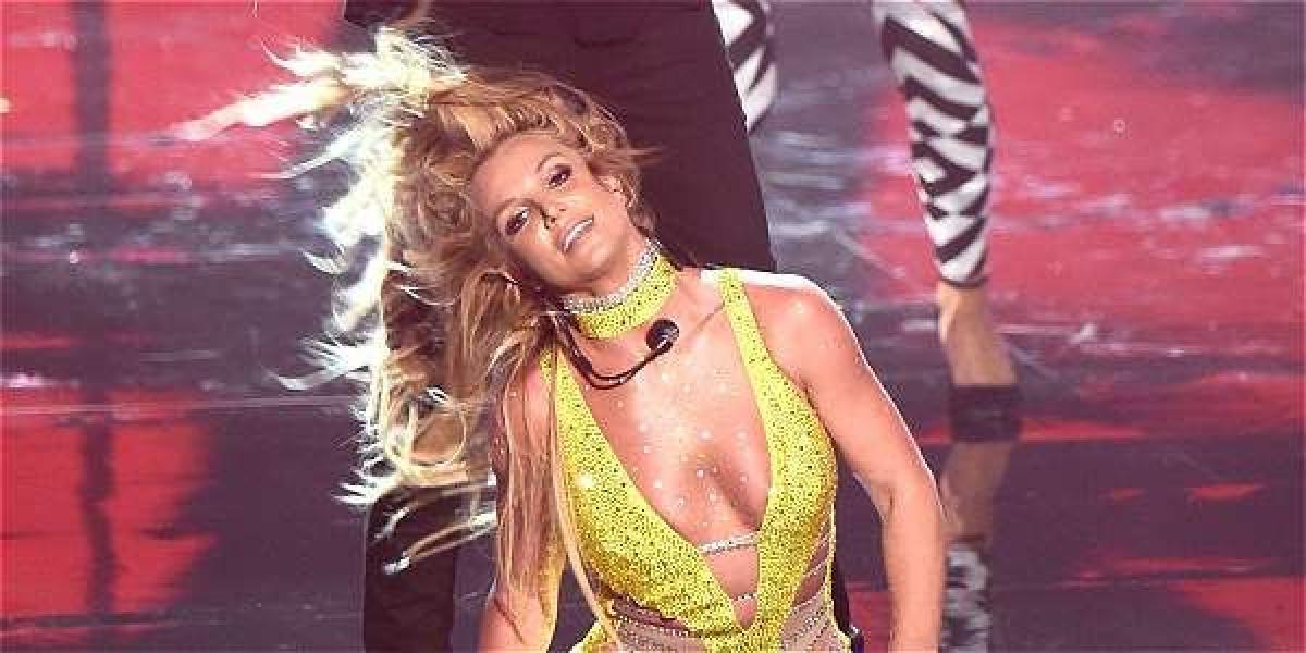 Britney Spears se llevó la peor parte en el escenario. Su presentación fue criticada negativamente