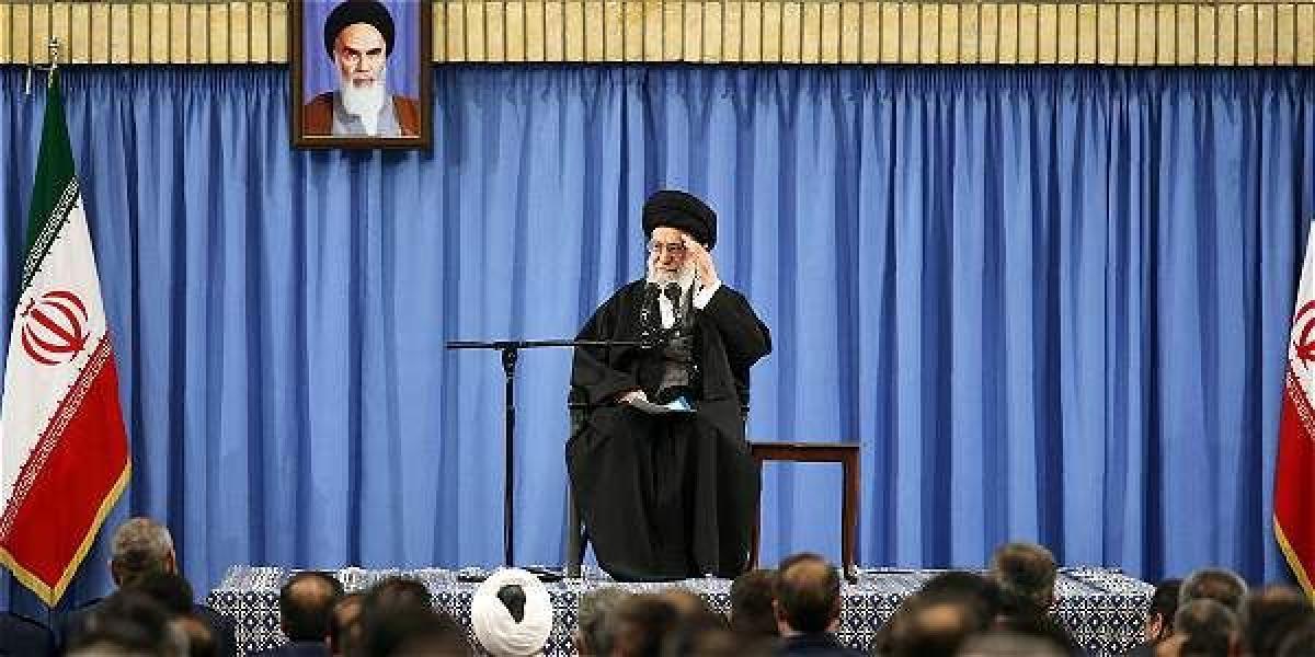 Alí Jamenei, líder supremo de Irán habla ante miles de ciudadanos