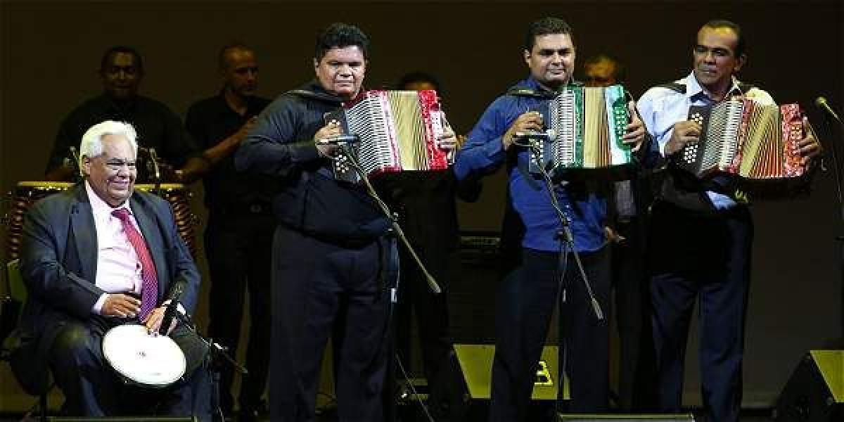 Pablo, Álvaro y Román López fueron homenajeados en el Festival Vallenato 2015.