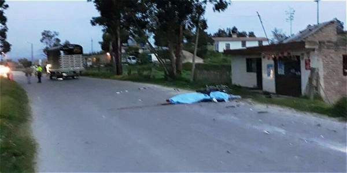 Esta es la escena del accidente en la que perdieron la vida dos jóvenes ayer en la madrugada en la vía a Iza.