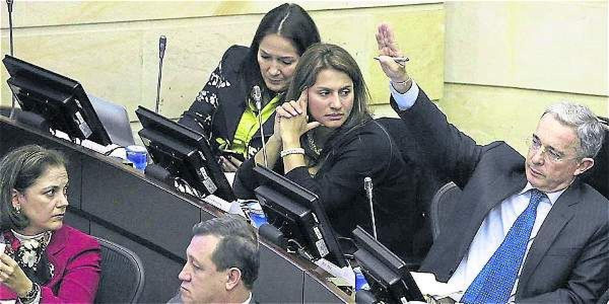 La bancada uribista se ha hecho notar en el Congreso por sus posturas radicales contra Santos.