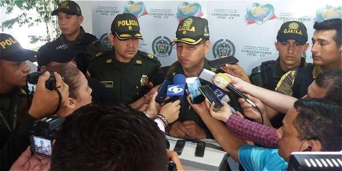 El coronel Fernando Murillo (centro) lidera las investigaciones para dar con el paradero de los secuestrados.