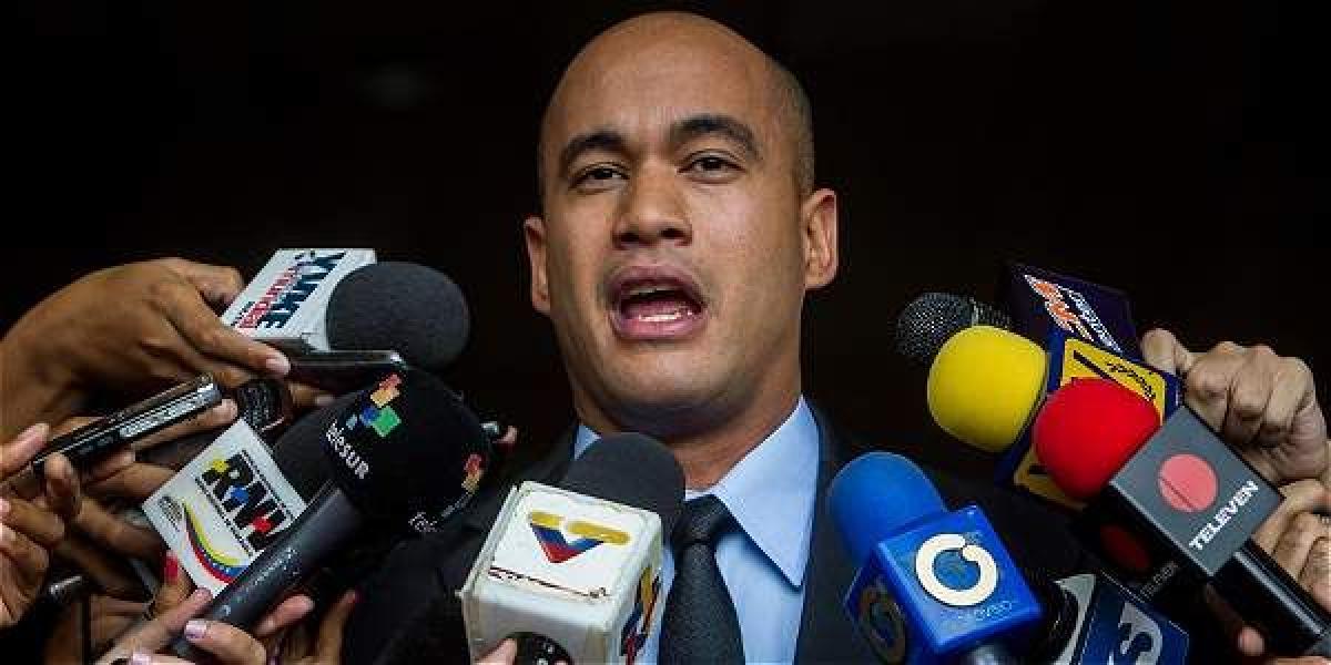 Una comisión de diputados chavistas solicitó al TSJ  venezolano que declare ilegal cualquier acto o decisión del Parlamento por haber incorporado a tres diputados.