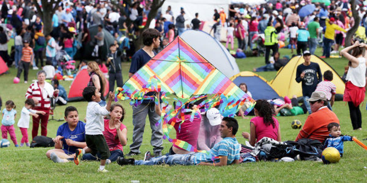 Miles de niños disfrutan de distintas actividades en el parque Simón Bolívar.