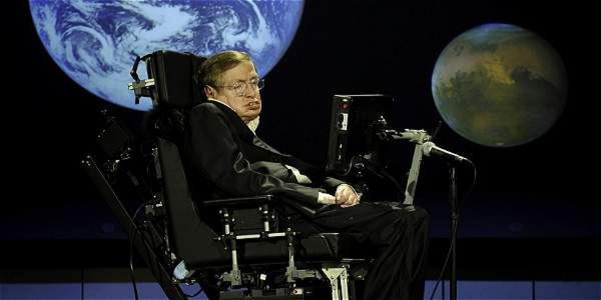 Stephen Hawking es un físico teórico, astrofísico, cosmólogo y divulgador científico británico.