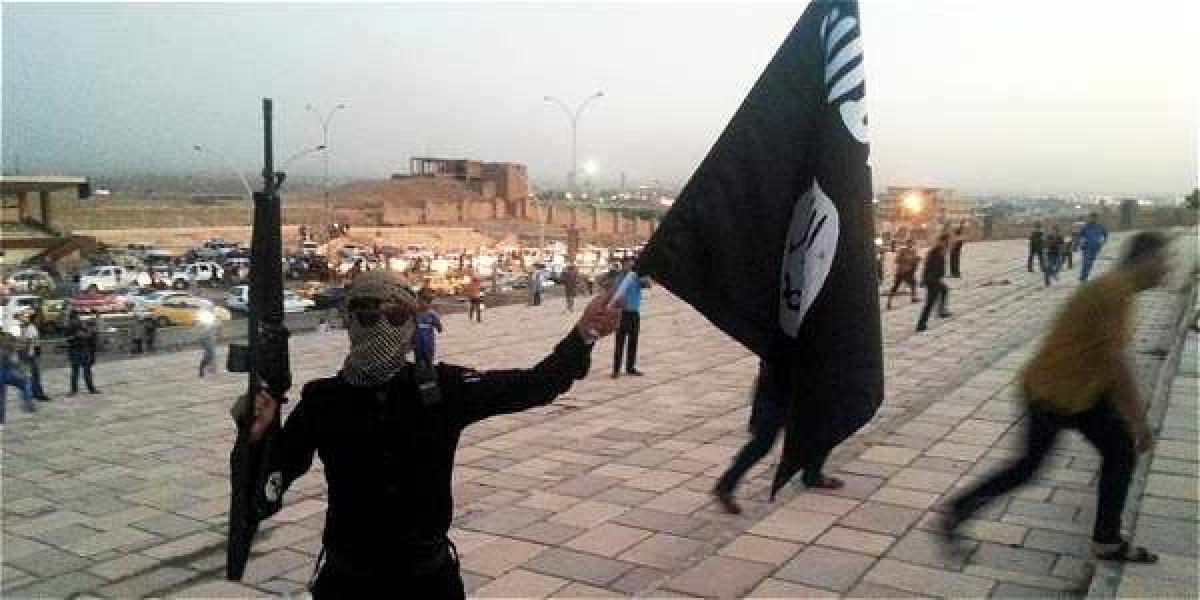 Un militantes del Estado Islámico en la ciudad de Mosul, Irak.