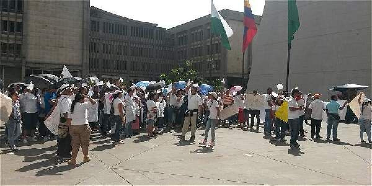 Los habitantes se concentraron en la Alcaldía de Medellín para pedir que no se lleve a cabo el desalojo.
