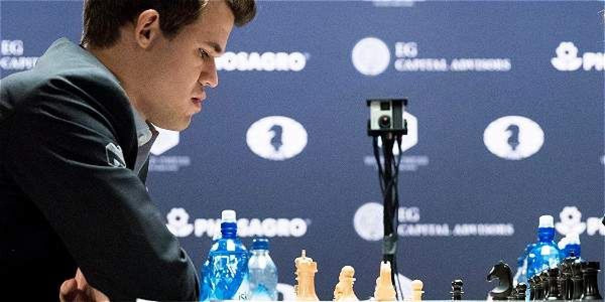 El noruego Magnus Carlsen es actual campeón del mundo de ajedrez clásico y buscaba defender el título en la modalidad de rápidas.