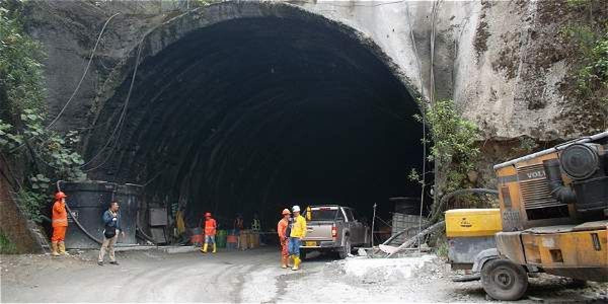 El túnel de La Línea que está en construcción.