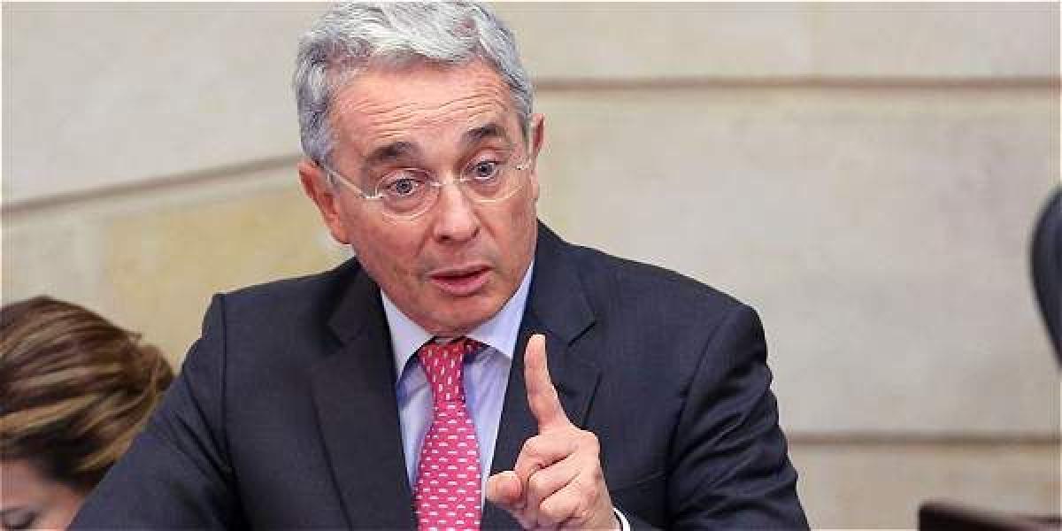 El expresidente Álvaro Uribe dijo que en "algún momento podrían hablar con las Farc".