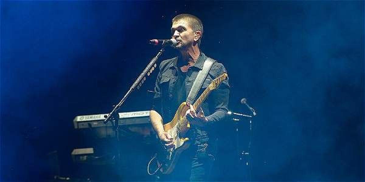 El músico Juanes interpretó canciones de Soda Stereo como 'Cuando pase el temblor' y 'Zoom'.
