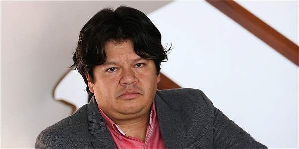Andrés Mauricio Muñoz ha escrito dos libros de cuentos: 'Desasosiegos menores' y 'Un lugar para que rece Adela'. El autor nació en Popayán (Cauca), en 1974.