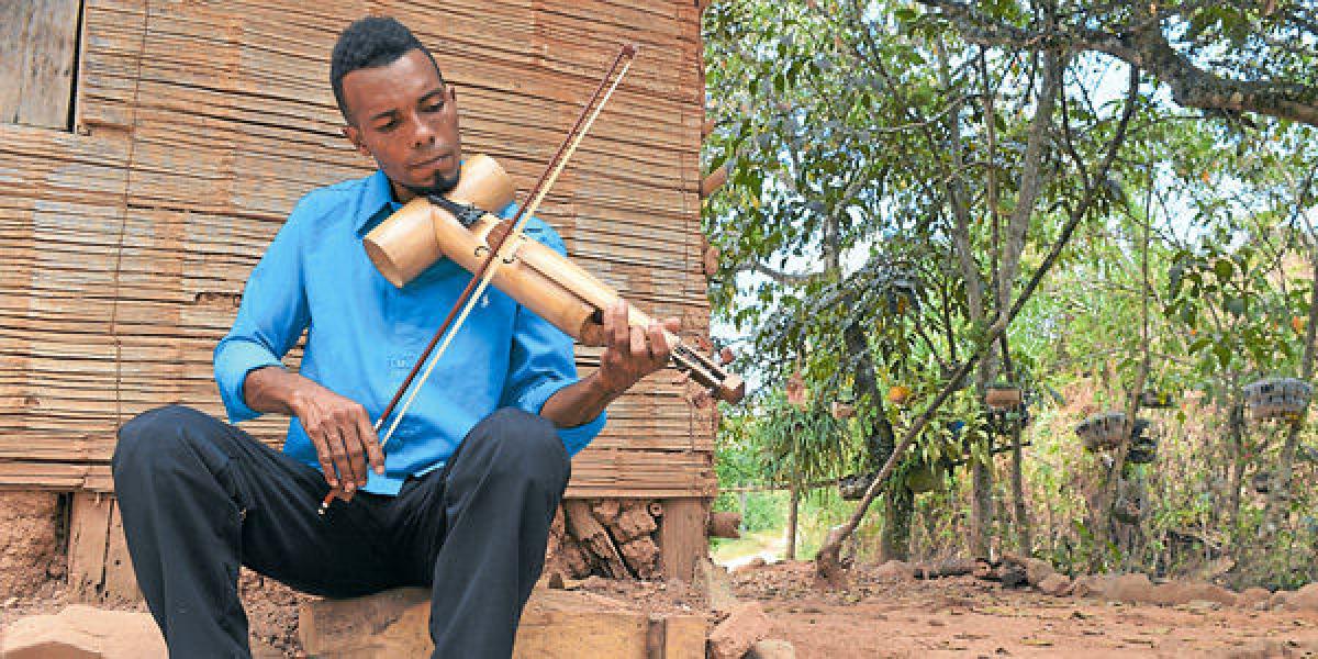 Así luce el violín de guadua, instrumento tradicional en el Cauca.