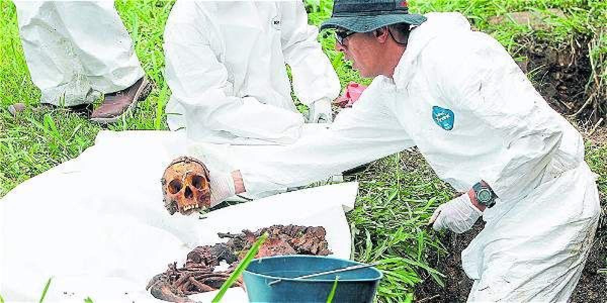 La Fiscalía tiene un inventario de 130 personas que estarían enterradas en el cementerio universal de Medellín y a quienes se les daría una identidad con ADN.