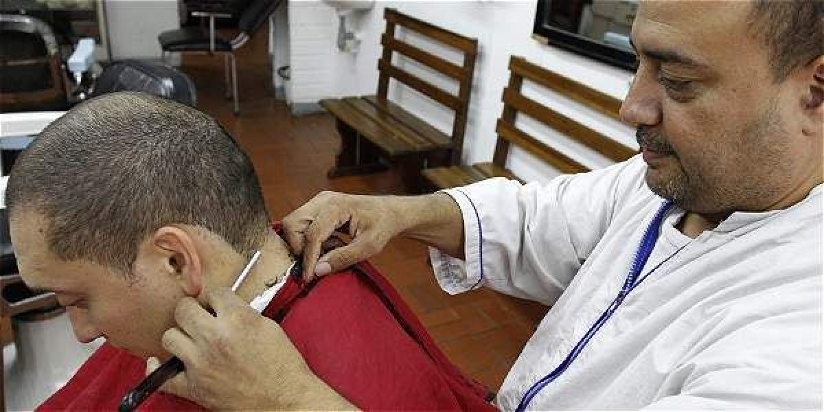 Barbería es parte de los talleres.