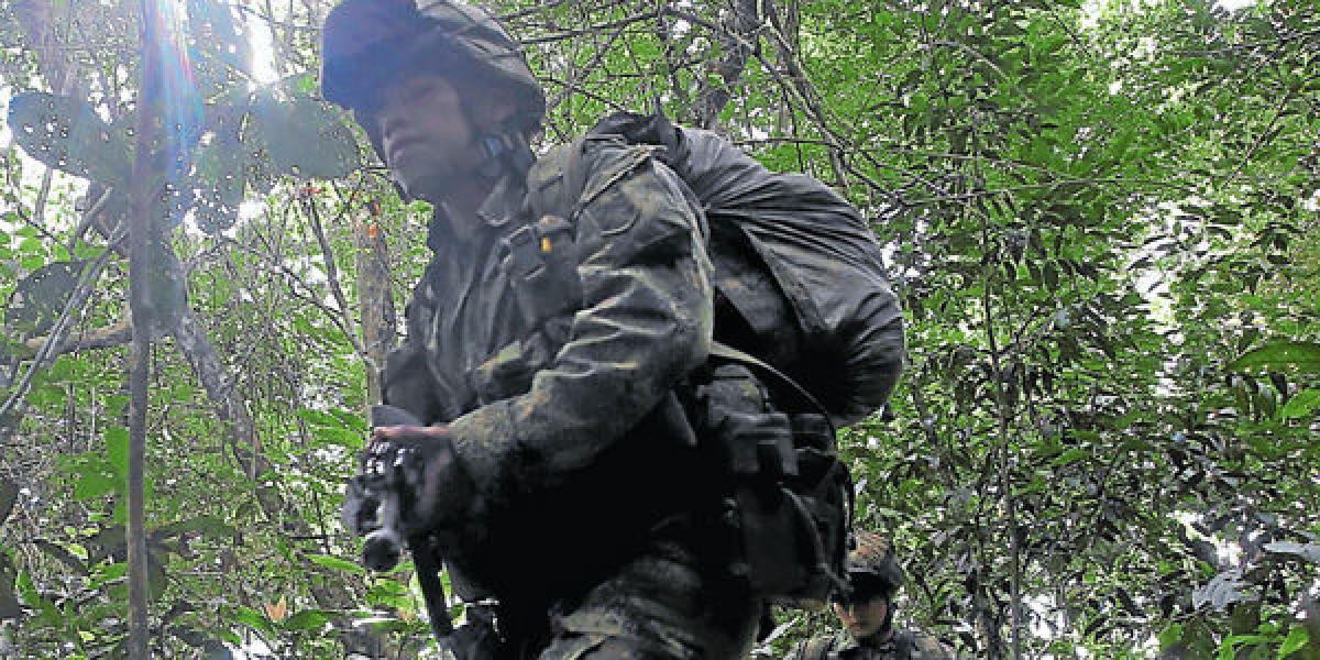 Soldados de la Brigada Móvil 1 recorren la zona de Río Perdido, en las selvas del Meta, donde han hecho más de 100 operaciones en la última década.