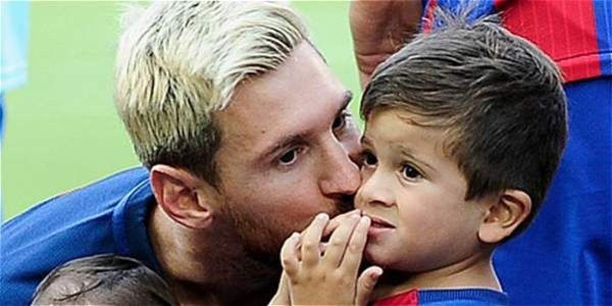 Lionel Messi y sus hijo Thiago.