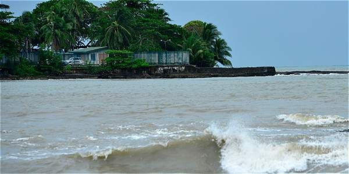 Así lucía la costa Limón, en Costa Rica, la tarde de este jueves. En esa costa fueron evacuadas al menos 3.600 personas.