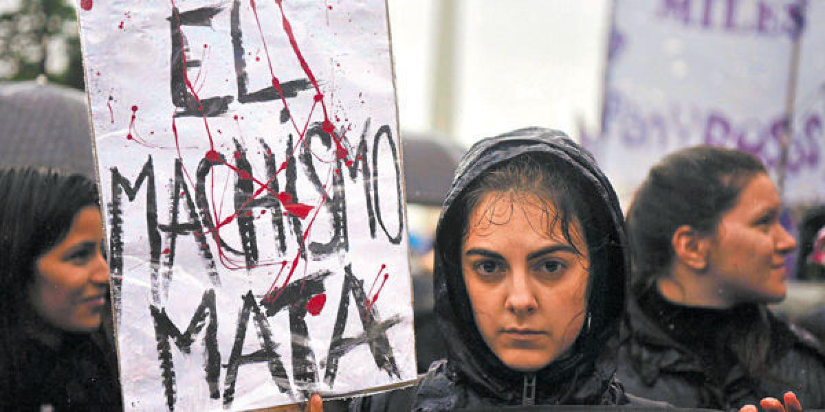 Una mujer participa en una reciente marcha contra la violencia de género en Buenos Aires.