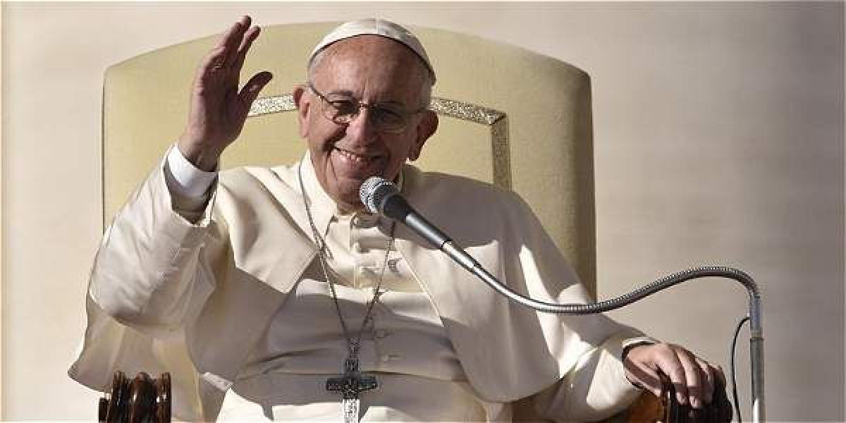 "Quedarse solamente en la ley equivale a hacer banal la fe y la misericordia divina", dijo el papa.