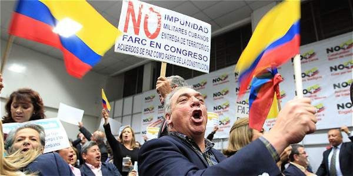 Juan Carlos Vélez dijo que la Organización Ardila Lülle, Grupo Bolívar, Grupo Uribe, Colombiana de Comercio (dueños de Alkosto) y Codiscos financiaron campaña del 'No'.