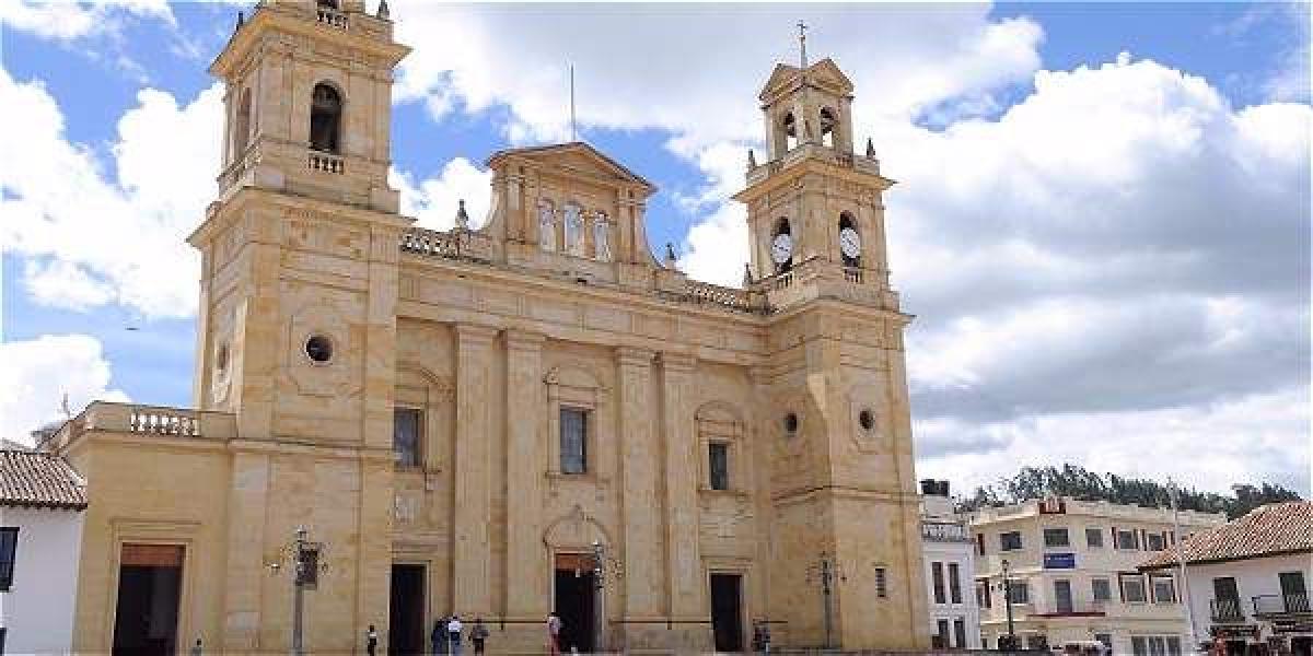 La Basílica fue construida por la comunidad de los dominicos. De su atención se encargan 16 frayles.