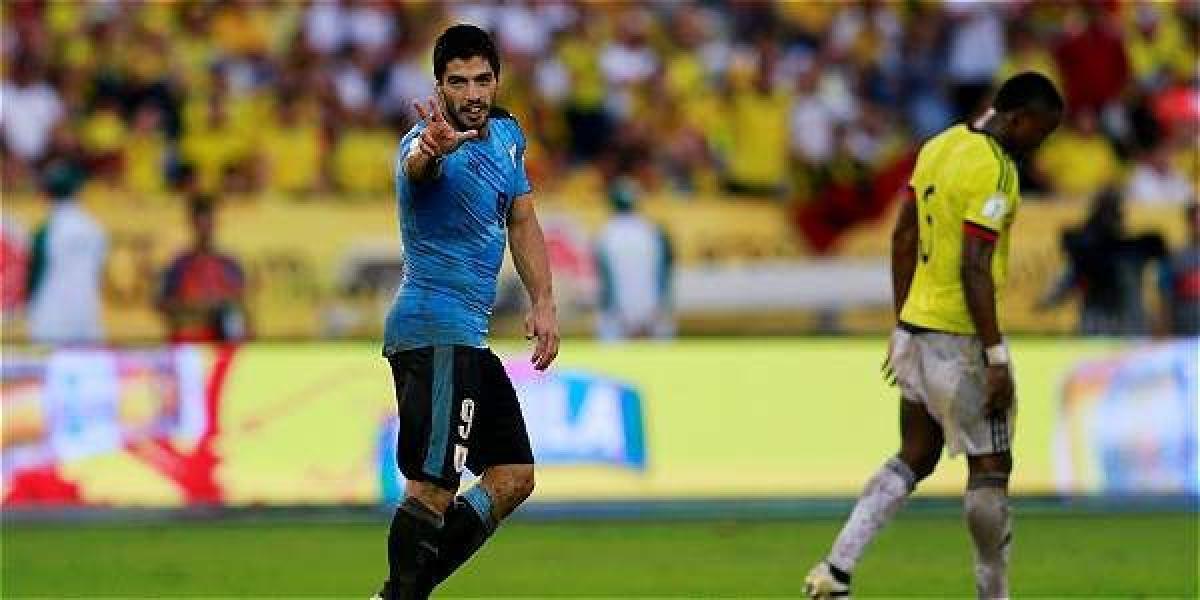 Luis Suárez celebra su gol contra Colombia.