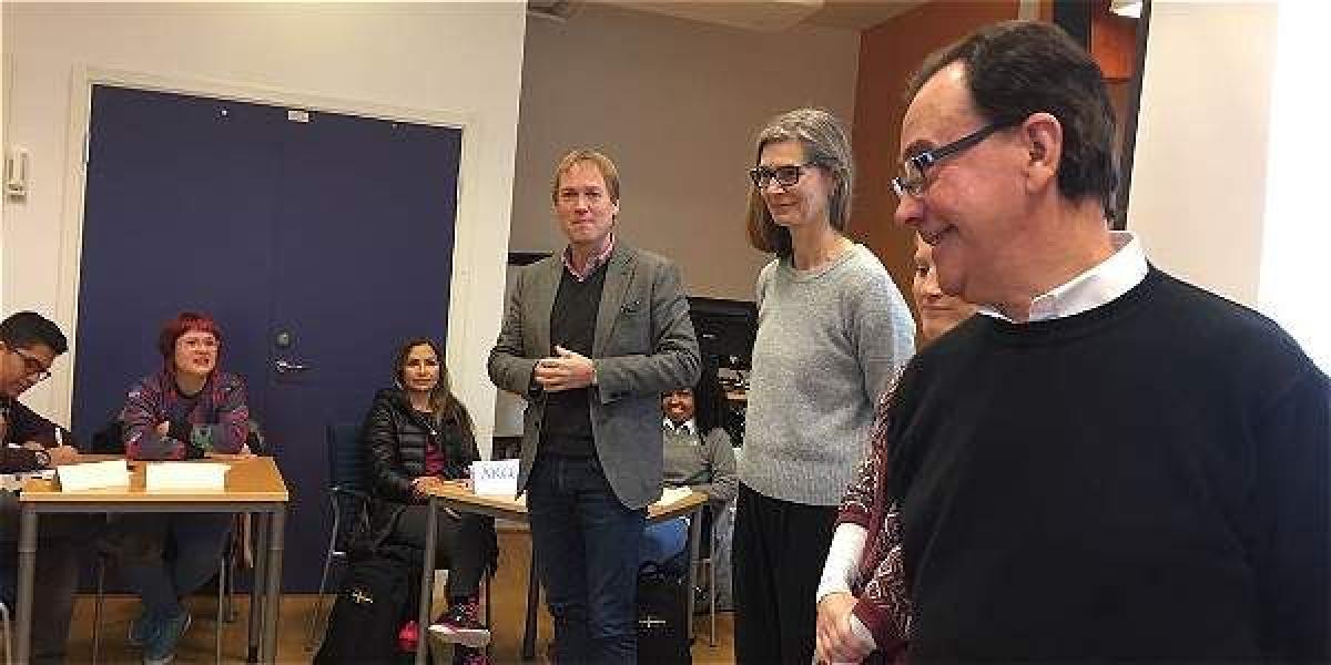 El taller contó, entre otros, con la periodista Agneta Söderberg, experta en periodismo sensible al conflicto; y Josefine Jacobsson, periodista con maestría en temas de igualdad en los medios.