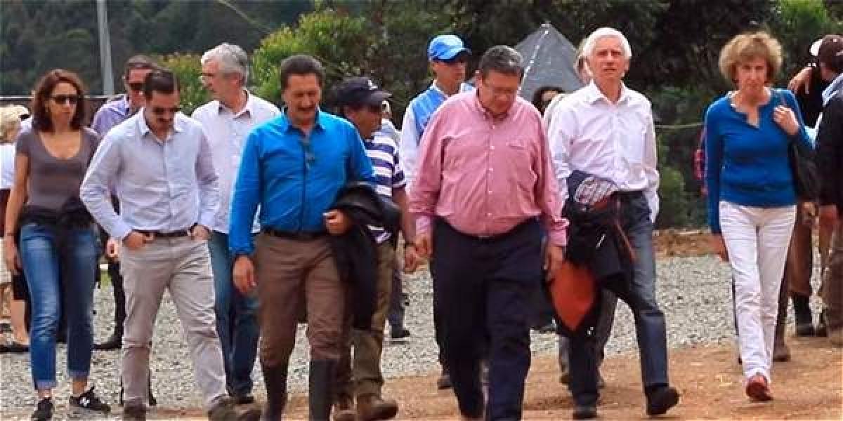 El embajador de Francia en Colombia Jean Marc Laforet también visitó zona en el Cauca.