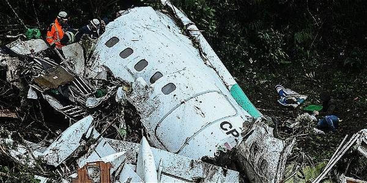 Imágenes de la dramática recuperación de los cuerpos del vuelo LaMia en Antioquia.