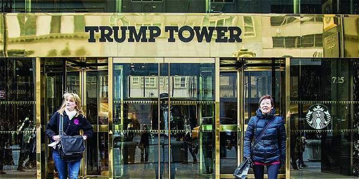 Donald Trump, quien se encuentra actualmente en Florida, tiene su residencia habitual y sus oficinas en la torre.