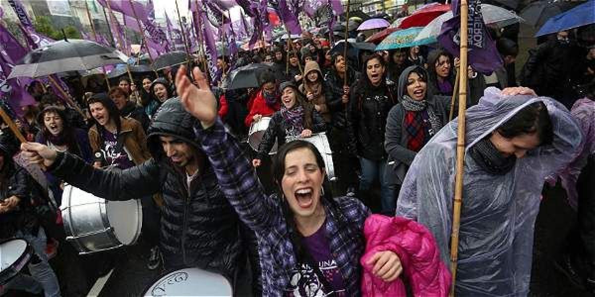 Miles de mujeres salieron a las calles en varios países a reclamar más acciones en contra de los feminicidios.