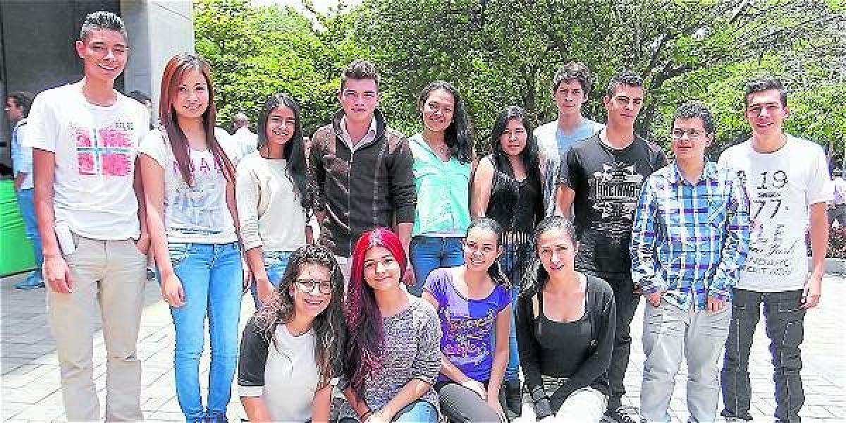 Estos son algunos de los primeros estudiantes beneficiarios del programa Ser pilo paga en Medellín.