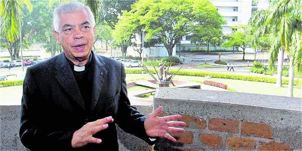 Desde el 2013, el presbítero Julio Jairo Ceballos asumió como rector de la Universidad Pontificia Bolivariana con el obejtivo de mantener la calidad educativa.