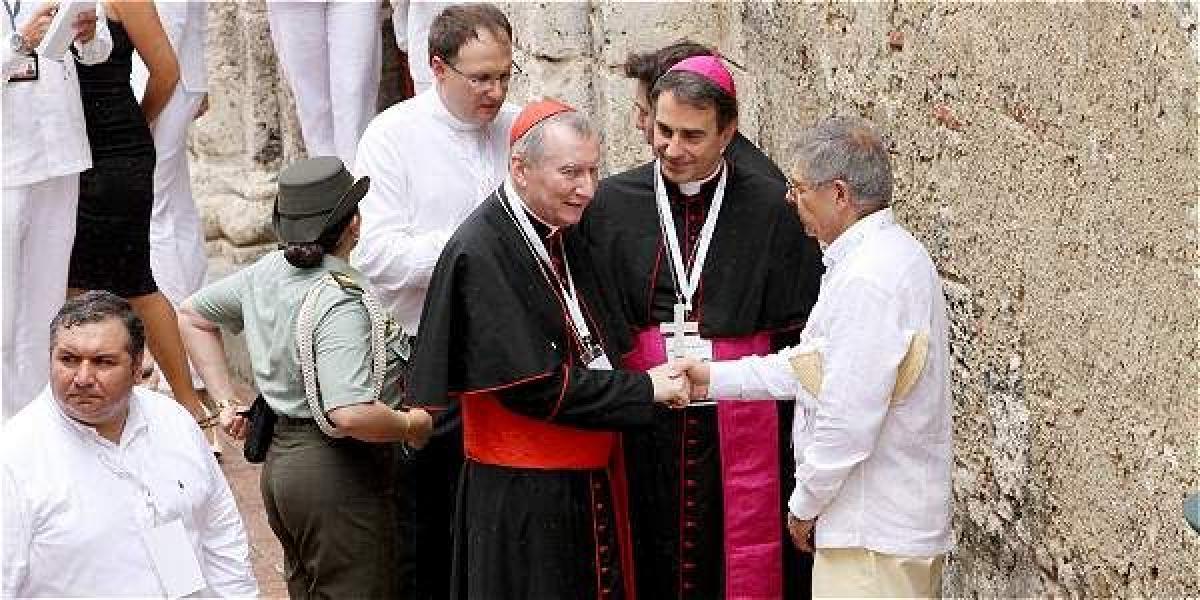 El presidente de Cuba, Raúl Castro, y todos los invitados especiales a la salida de la misa en la Iglesia San Pedro Claver.