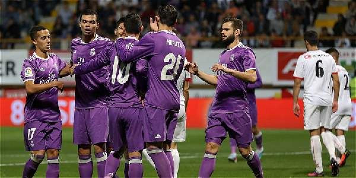 Los jugadores de Real Madrid celebran una de las anotaciones.