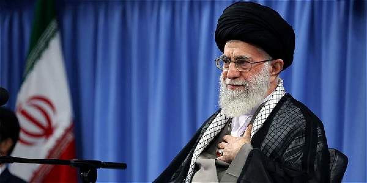 El ayatolá iraní Alí Jamenei maldijo a la familia real de Arabia Saudí y dijo que 'no merece gestionar' los lugares sagrados del islam.