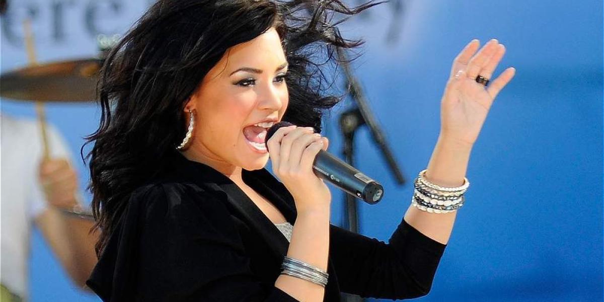 La cantante Demi Lovato sufre de trastorno bipolar, depresión y ansiedad. Por esta razón, tuvo un problema de alimentación al punto de acercarse a las drogas.