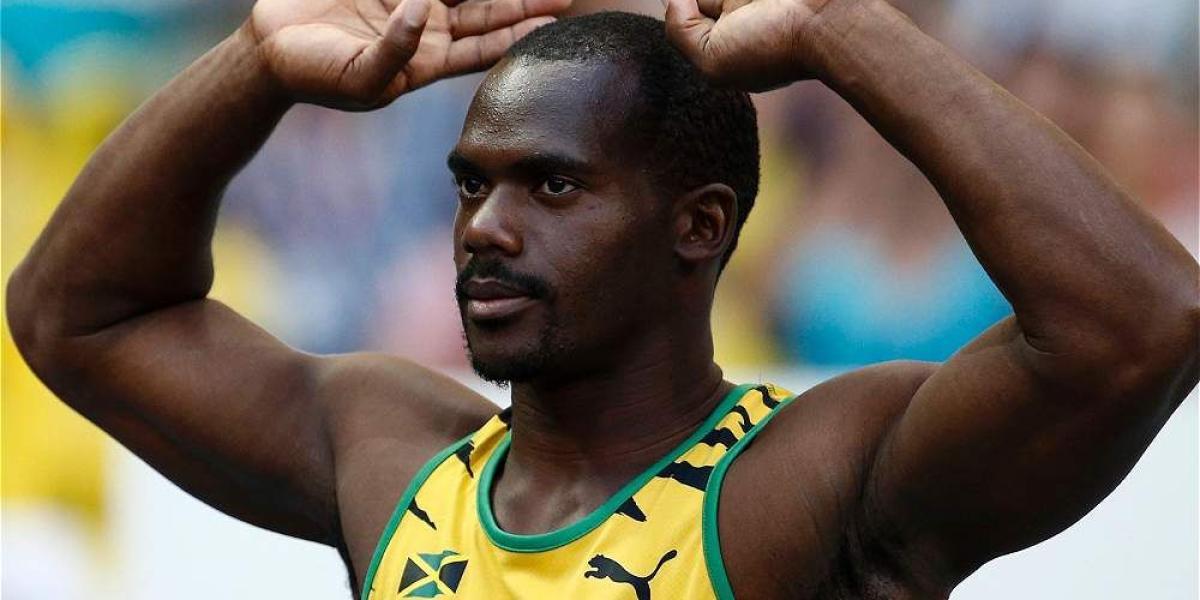 El jamaiquino Nesta Carter, quien compitió en el relevo 4x100 de Pekín 2008, dio positivo, hecho por el que se le resta una presea dorada a su compañero Usain Bolt.