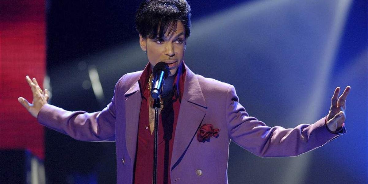 5. Prince. A pesar de que el cantante murió por una sobredosis en abril de este año, las ventas de sus álbumes se incrementaron. Ha generado 25 millones de dólares.
