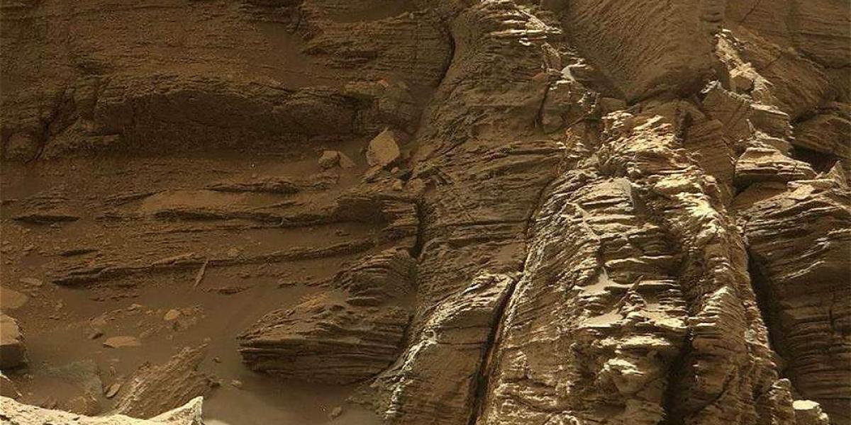 El Curiosity ha encontrado evidencias de antiguos lagos y de un antiguo clima favorable para los microbios.