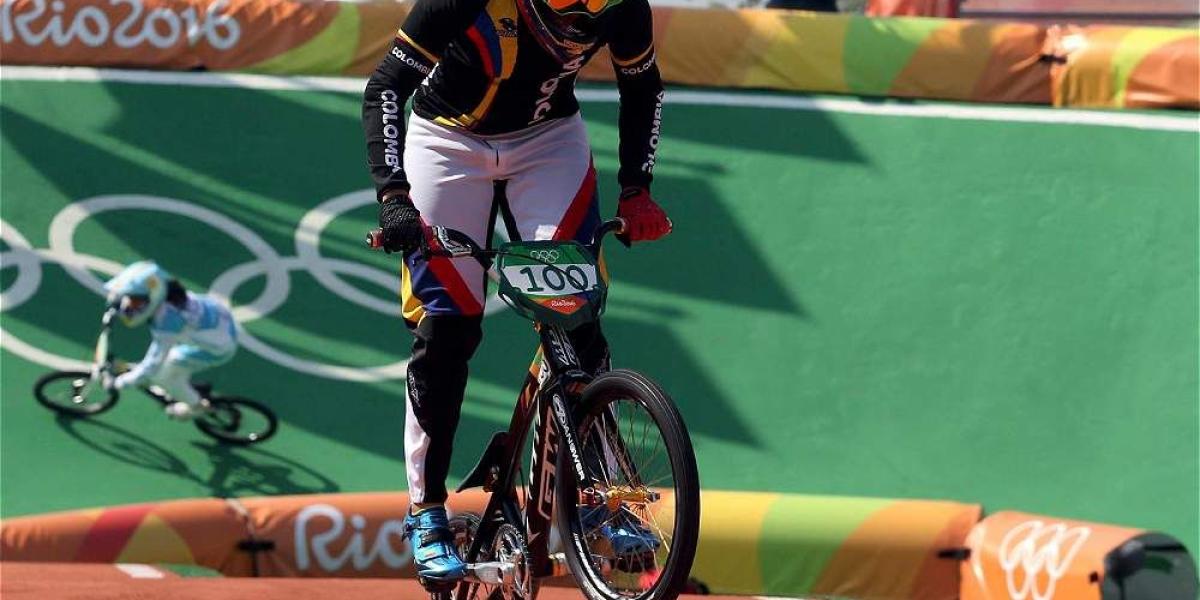La bicicrosista Mariana Pajón ganó de lejos la final y las tres rondas de la semifinal y se colgó la medalla de oro.