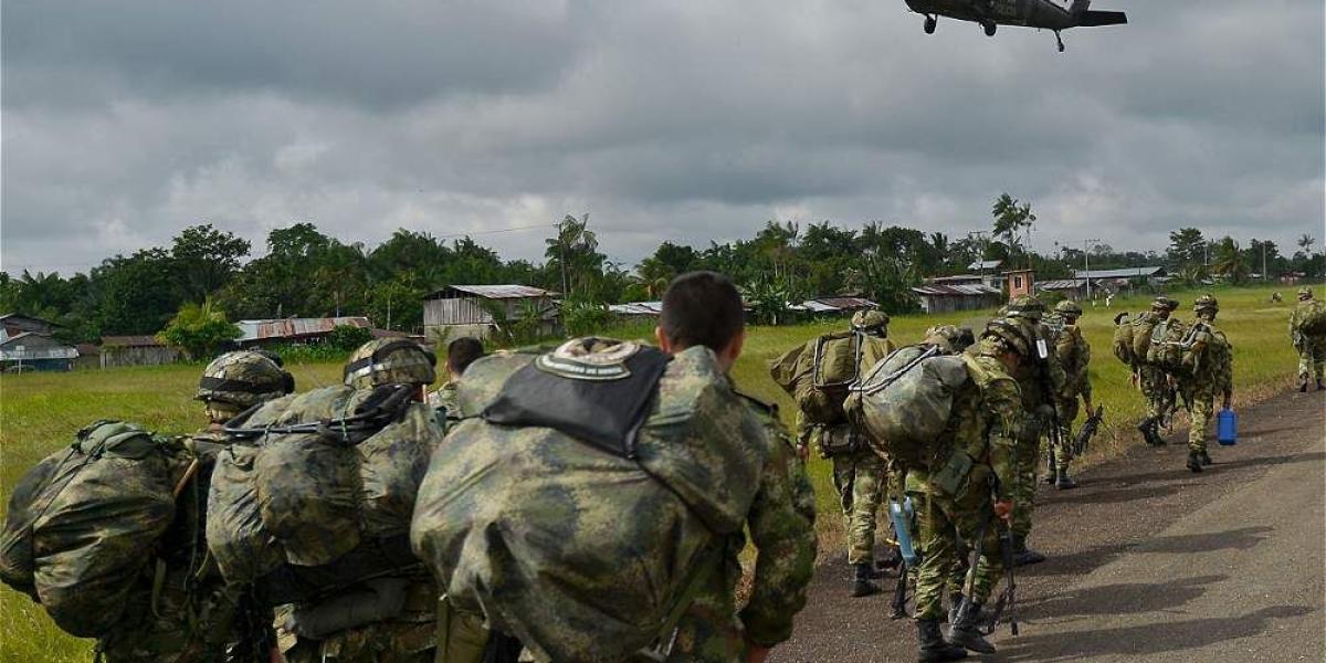 Soldados colombianos adelantaron una operación contra la minería ilegal de oro a lo largo del río Timbiquí, en Cauca.